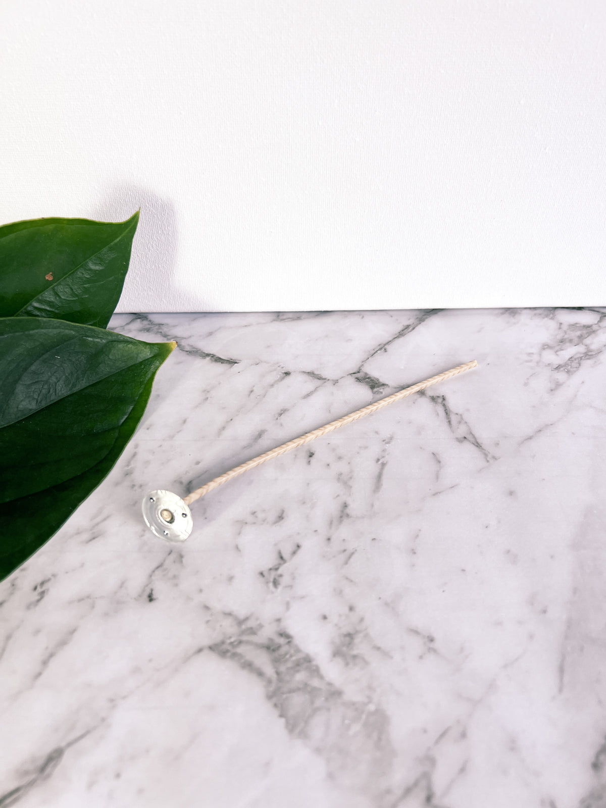Candle wick with base sticker, 5.6cm burn circle